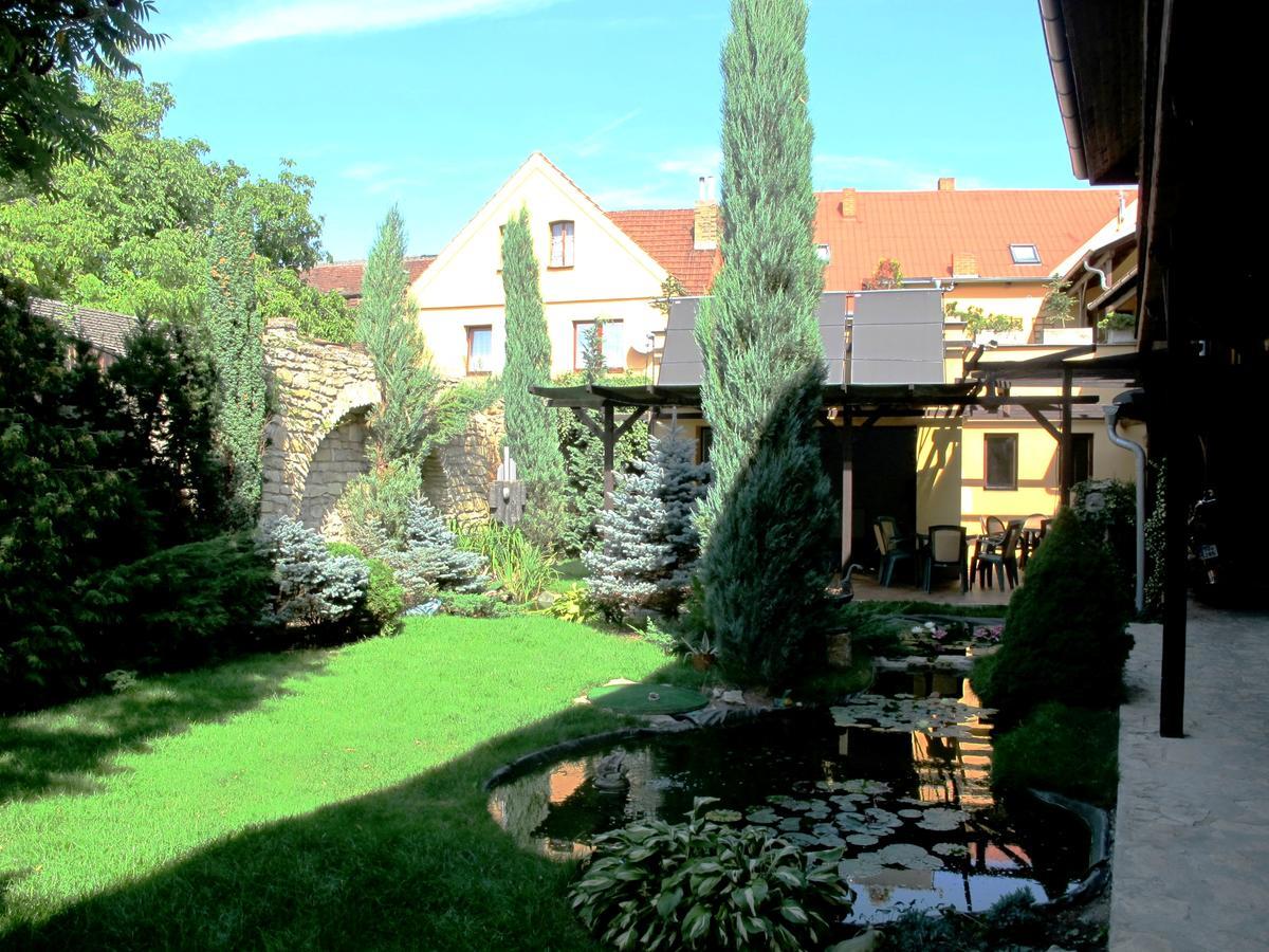 Hostka  Hotel U Lisky מראה חיצוני תמונה