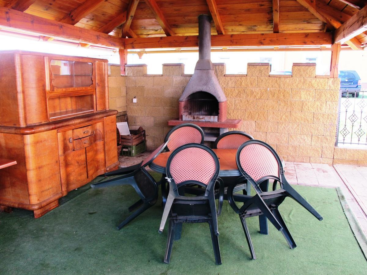 Hostka  Hotel U Lisky מראה חיצוני תמונה