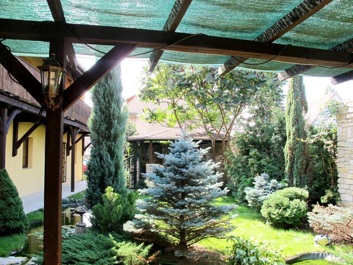 Hostka  Hotel U Lisky מראה חיצוני תמונה