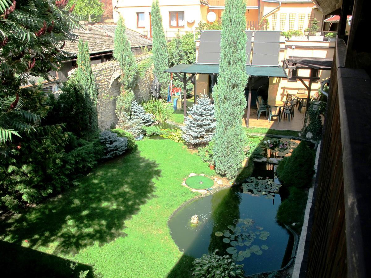 Hostka  Hotel U Lisky מראה חיצוני תמונה
